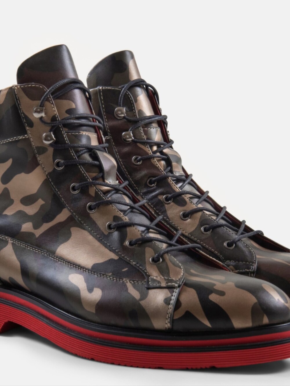 Camouflage Men's Lace-Up Boots with Pink Accent Size 7